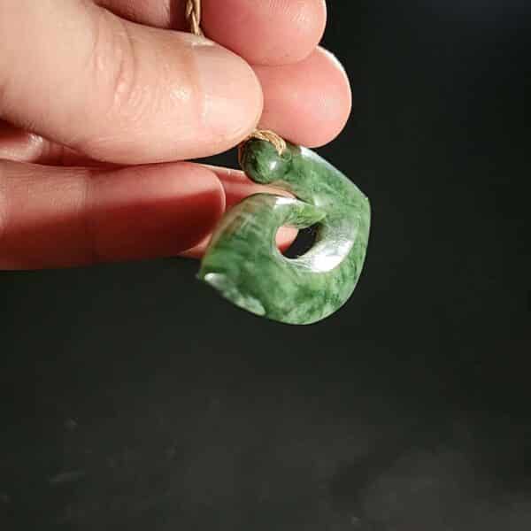 hei matau, pounamu, jade, taonga (10) hei matau, pounamu, jade, taonga (10)