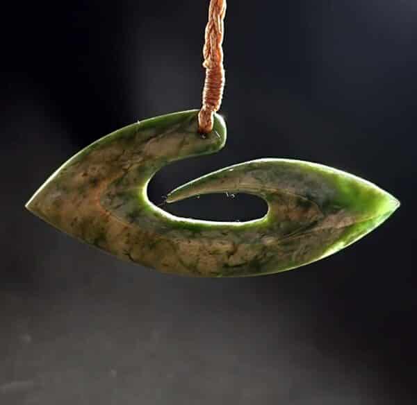 hei matau, pounamu, jade, taonga (3) hei matau, pounamu, jade, taonga (3)
