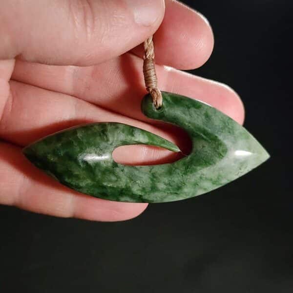 hei matau, pounamu, jade, taonga (8) hei matau, pounamu, jade, taonga (8)