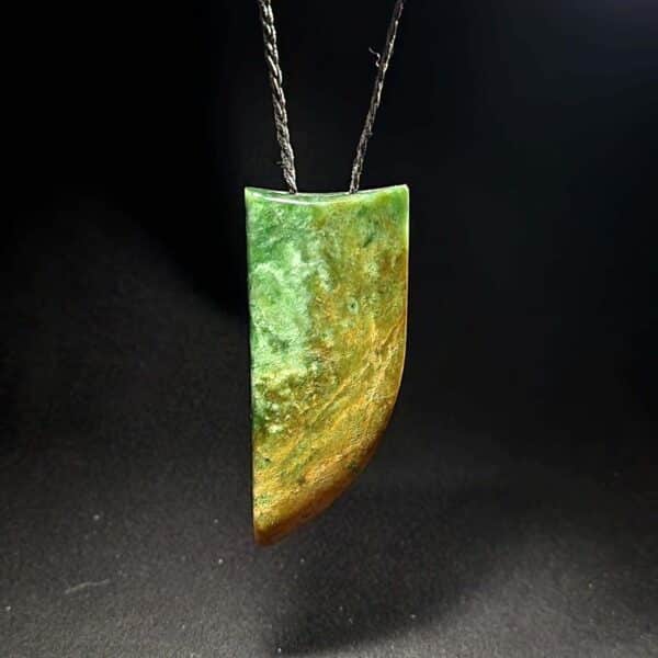 niho, raukaraka, wing, bird, manu, pounamu, jade (5)