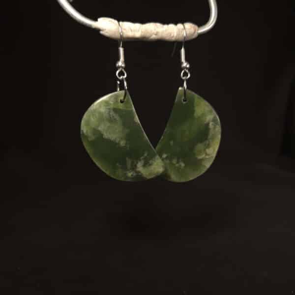 Earrings, flower jade, jade, nephrite, taonga, kahurangi (1) Earrings, flower jade, jade, nephrite, taonga, kahurangi (1)
