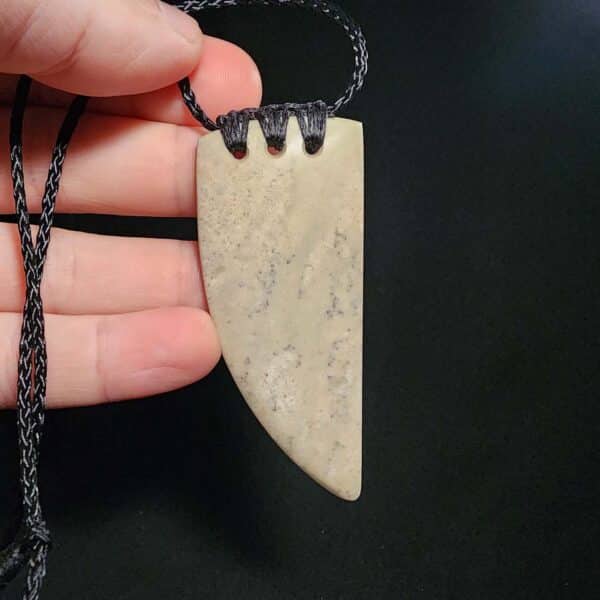 Pakohe, niho, tooth, shark, taonga (1) Pakohe, niho, tooth, shark, taonga (1)