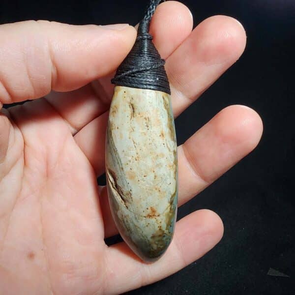 Roimata, pakohe, natural, skin, rough, taonga (1) Roimata, pakohe, natural, skin, rough, taonga (1)