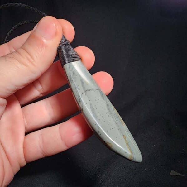 Roimata, pakohe, natural, skin, rough, taonga (3) Roimata, pakohe, natural, skin, rough, taonga (3)