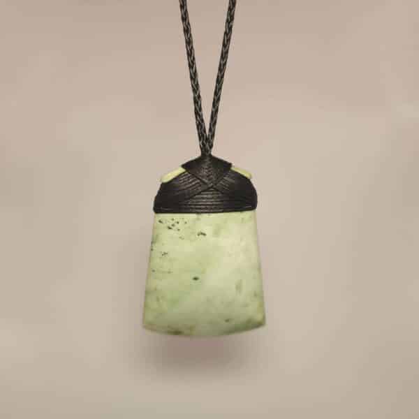 Toki, jade, pounamu, taonga, inanga (1)