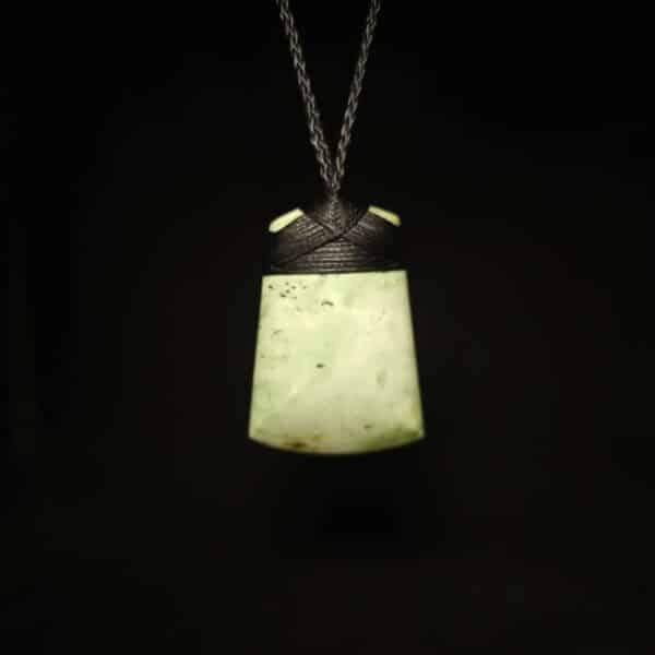 Toki, jade, pounamu, taonga, inanga (7) Toki, jade, pounamu, taonga, inanga (7)