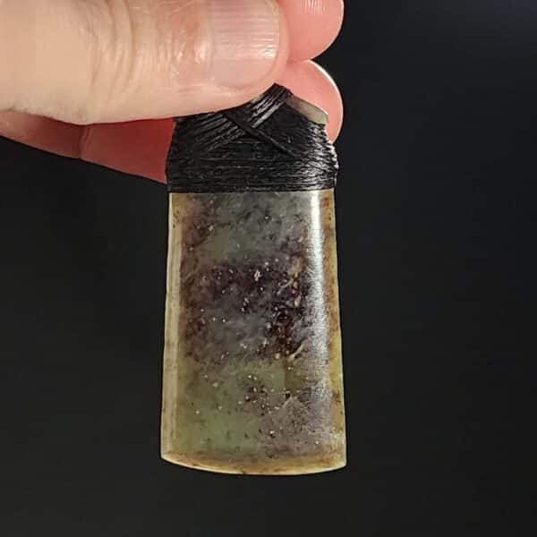 Totoweka, pounamu, taonga, jade, nephrite, toki (3) Totoweka, pounamu, taonga, jade, nephrite, toki (3)