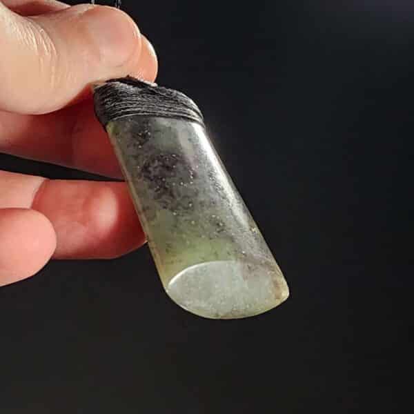 Totoweka, pounamu, taonga, jade, nephrite, toki (6) Totoweka, pounamu, taonga, jade, nephrite, toki (6)