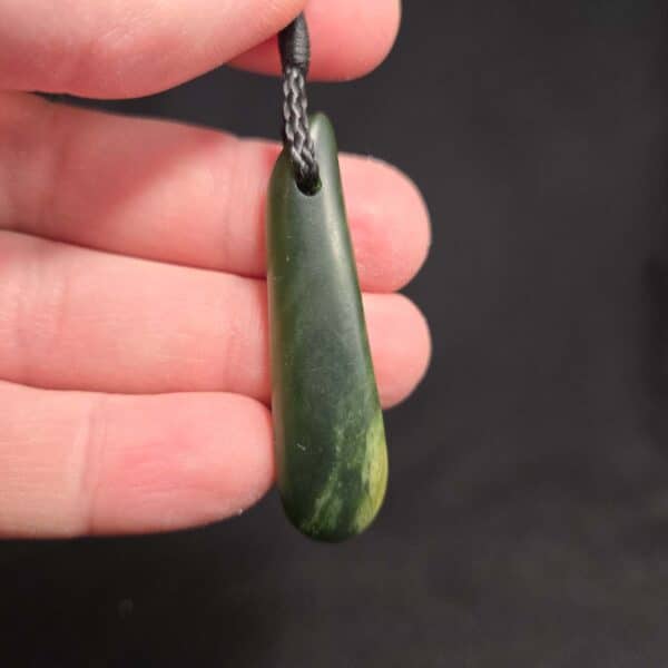 drop, roimata, kuru, kahurangi, pounamu, taonga (2) drop, roimata, kuru, kahurangi, pounamu, taonga (2)