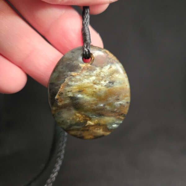 marama, moon, disc, porohita, taonga, tangiwai pounamu (6) marama, moon, disc, porohita, taonga, tangiwai pounamu (6)