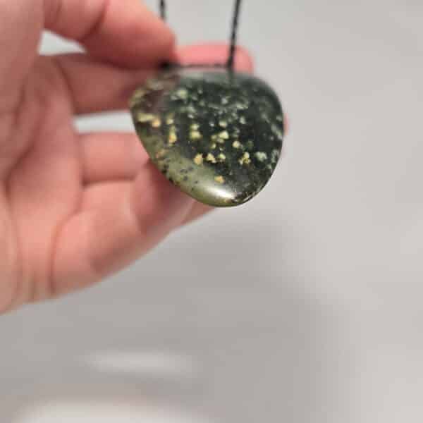 niho, rau, tooth, leaf, ringbolt, pounamu, taonga (1) niho, rau, tooth, leaf, ringbolt, pounamu, taonga (1)