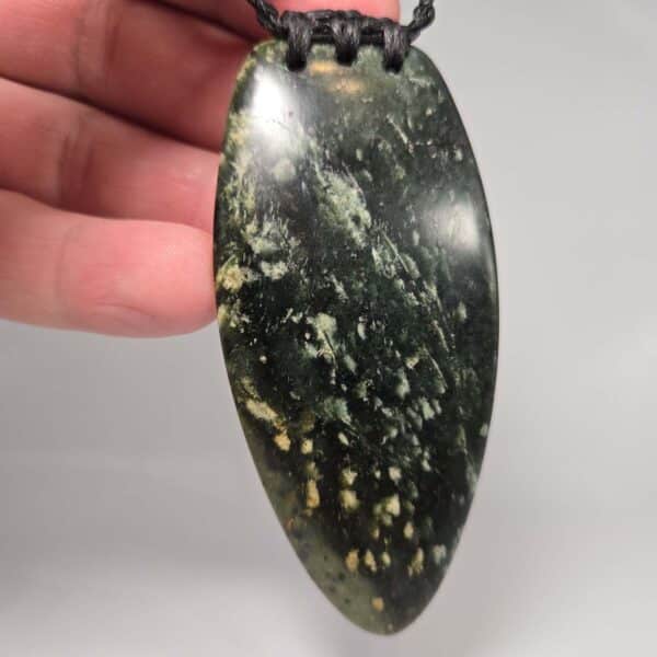 niho, rau, tooth, leaf, ringbolt, pounamu, taonga (5) niho, rau, tooth, leaf, ringbolt, pounamu, taonga (5)