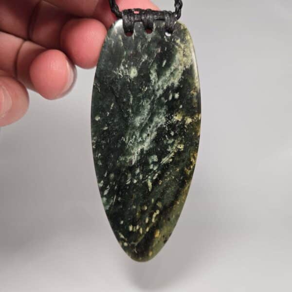 niho, rau, tooth, leaf, ringbolt, pounamu, taonga (6) niho, rau, tooth, leaf, ringbolt, pounamu, taonga (6)