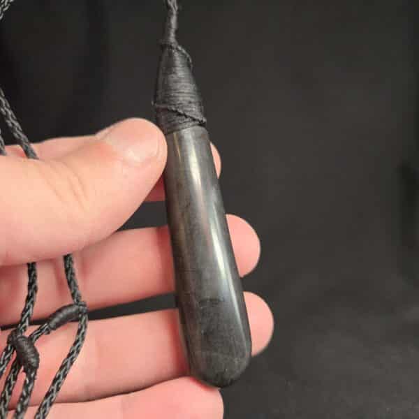 pakohe, roimata, drop, tear drop, taonga, (3) pakohe, roimata, drop, tear drop, taonga, (3)