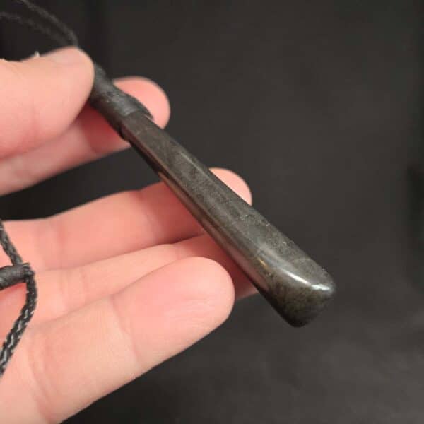 pakohe, roimata, drop, tear drop, taonga, (4) pakohe, roimata, drop, tear drop, taonga, (4)