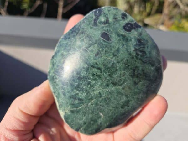 Touchstone, pounamu, display stone, mauri stone, kohatu, taonga, maori, kawakawa (3) Touchstone, pounamu, display stone, mauri stone, kohatu, taonga, maori, kawakawa (3)