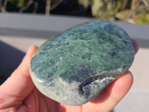 Touchstone, pounamu, display stone, mauri stone, kohatu, taonga, maori, kawakawa (4) Touchstone, pounamu, display stone, mauri stone, kohatu, taonga, maori, kawakawa (4)