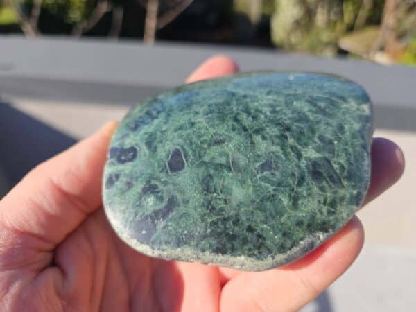 Touchstone, pounamu, display stone, mauri stone, kohatu, taonga, maori, kawakawa (5) Touchstone, pounamu, display stone, mauri stone, kohatu, taonga, maori, kawakawa (5)