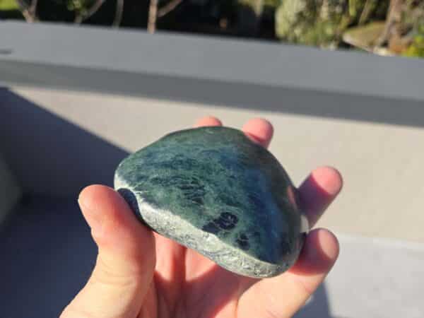 Touchstone, pounamu, display stone, mauri stone, kohatu, taonga, maori, kawakawa (7) Touchstone, pounamu, display stone, mauri stone, kohatu, taonga, maori, kawakawa (7)