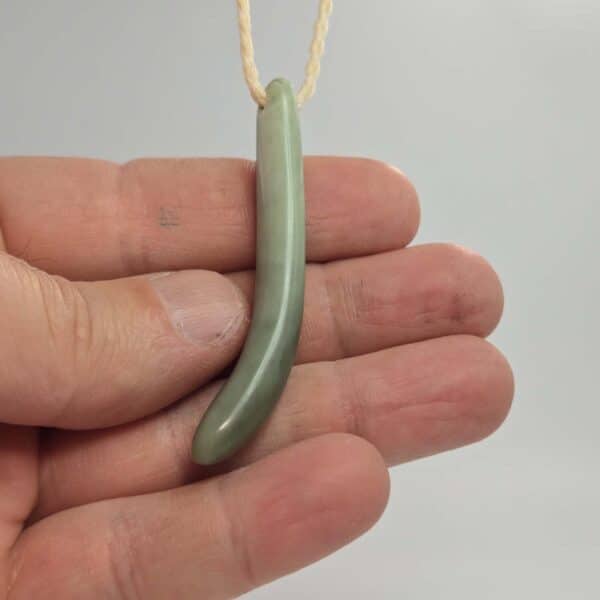 Inanga, kapeu, maori, taonga, nephrite, jade (2) Inanga, kapeu, maori, taonga, nephrite, jade (2)