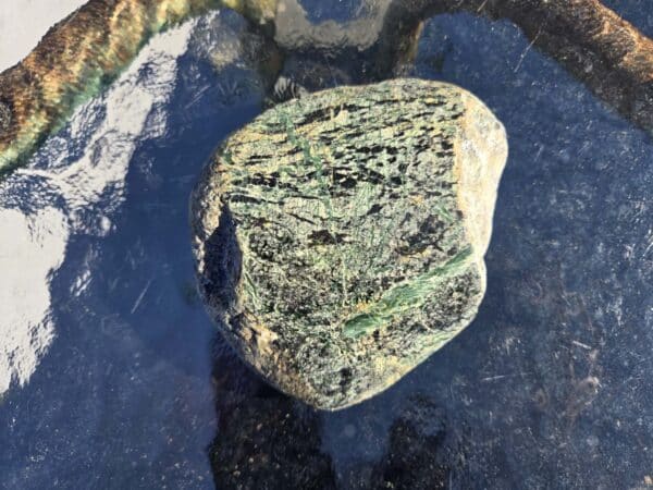 Touchstone, pounamu, display stone, mauri stone, kohatu, taonga, maori, gem, vein (1) Touchstone, pounamu, display stone, mauri stone, kohatu, taonga, maori, gem, vein (1)