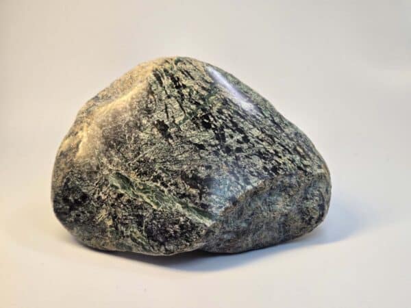 Touchstone, pounamu, display stone, mauri stone, kohatu, taonga, maori, gem, vein (7)