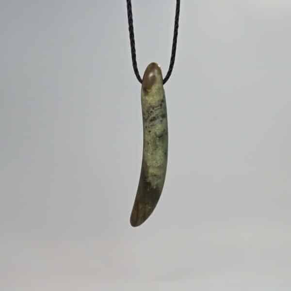 kapeu, pounamu, taonga, pendant (3) kapeu, pounamu, taonga, pendant (3)