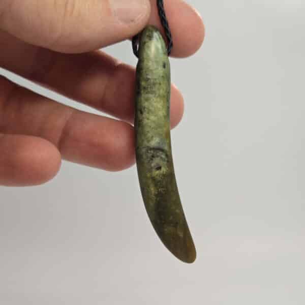kapeu, pounamu, taonga, pendant (6) kapeu, pounamu, taonga, pendant (6)