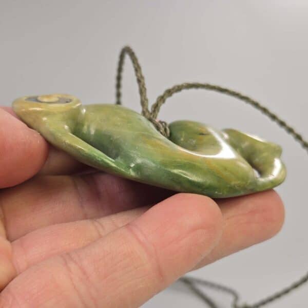 pounamu, pekapeka, taonga (8) pounamu, pekapeka, taonga (8)