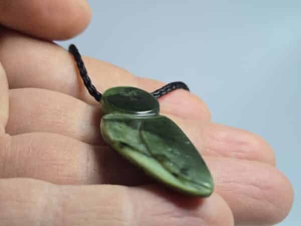 ruru, owl, morepork, kawakawa, jade, pounamu, nephrite. taonga. (6) ruru, owl, morepork, kawakawa, jade, pounamu, nephrite. taonga. (6)