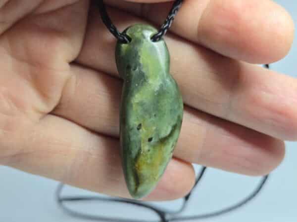 ruru, owl, morepork, kawakawa, jade, pounamu, nephrite. taonga. (7) ruru, owl, morepork, kawakawa, jade, pounamu, nephrite. taonga. (7)