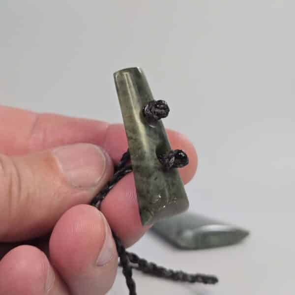 Pounamu, toki, taonga (1) Pounamu, toki, taonga (1)