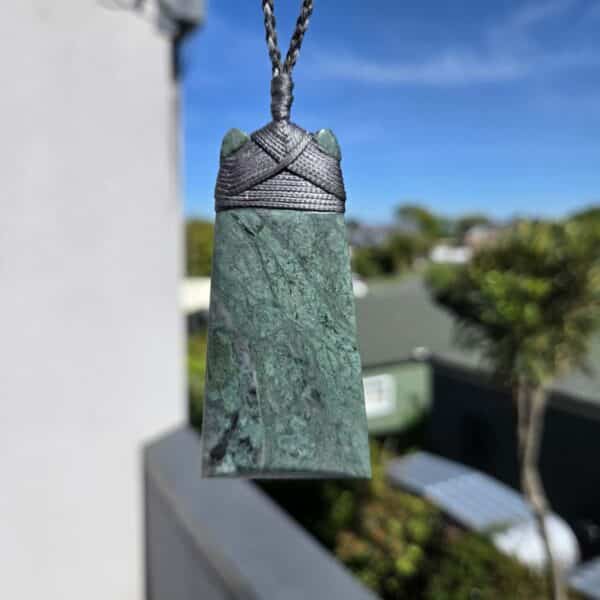 Pounamu, toki, taonga (3) Pounamu, toki, taonga (3)