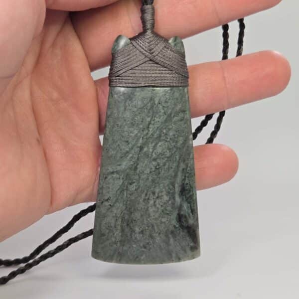 Pounamu, toki, taonga (6) Pounamu, toki, taonga (6)