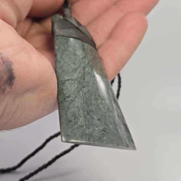 Pounamu, toki, taonga (8) Pounamu, toki, taonga (8)