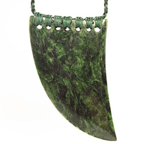 Takiri Pounamu Statement Niho