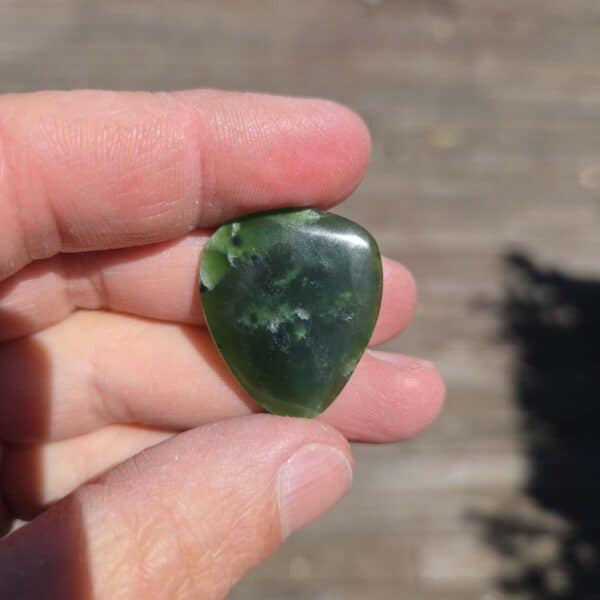 pounamu, guitar pick, guitar, taonga, jade, nephrite, kawakawa (4) pounamu, guitar pick, guitar, taonga, jade, nephrite, kawakawa (4)