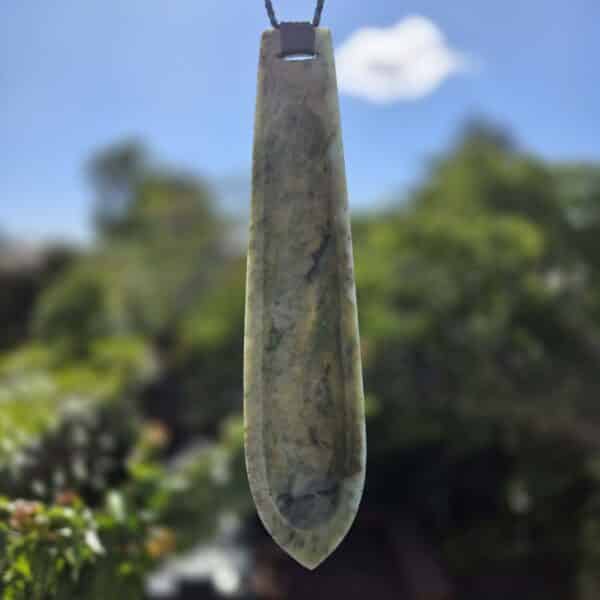 waka here, hapene, taonga, pounamu, (4) waka here, hapene, taonga, pounamu, (4)