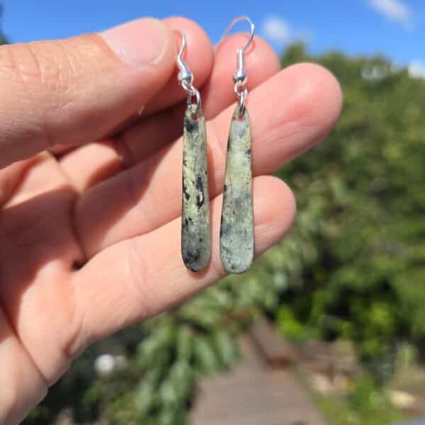 earring, kokopu, pounamu, taonga (5) earring, kokopu, pounamu, taonga (5)