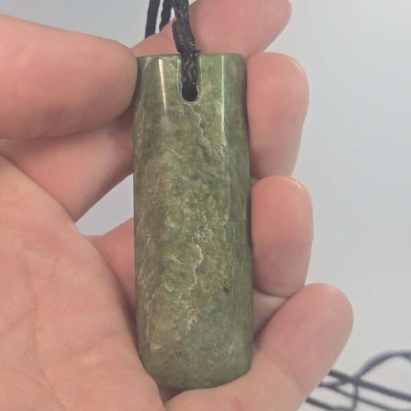 pounamu, toki, taonga, jade, nephrite (4) pounamu, toki, taonga, jade, nephrite (4)