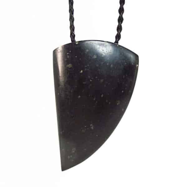 taonga, niho, tooth, basalt, onewa (2)