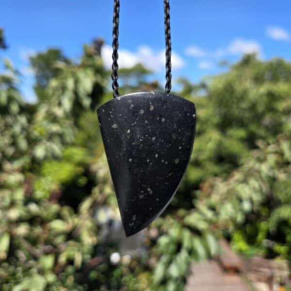 taonga, niho, tooth, basalt, onewa (3) taonga, niho, tooth, basalt, onewa (3)