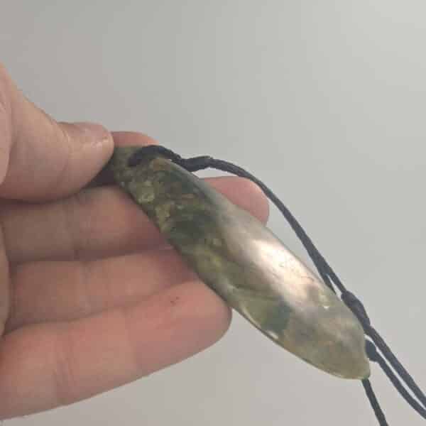 taonga, pounamu, flower jade, nephrite, roimata (4) taonga, pounamu, flower jade, nephrite, roimata (4)