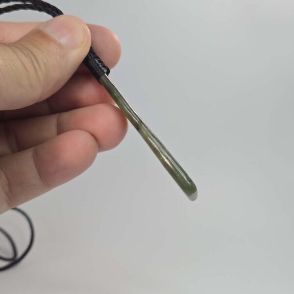 Taonga, pounamu, nephrite, jade, roimata (8) Taonga, pounamu, nephrite, jade, roimata (8)