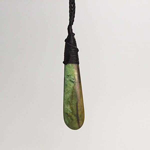 Taonga, pounamu, serpentine, roimata, tear drop (2)