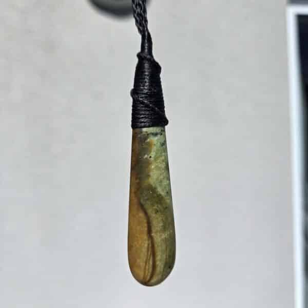 Taonga, pounamu, serpentine, roimata, tear drop (3) Taonga, pounamu, serpentine, roimata, tear drop (3)