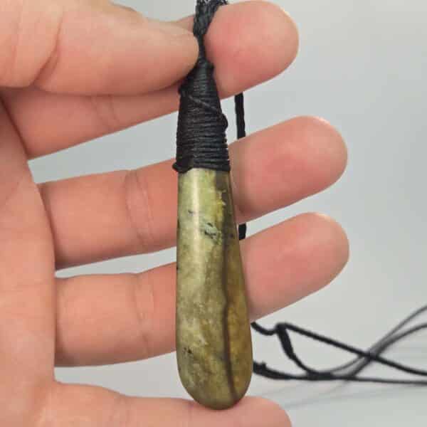 Taonga, pounamu, serpentine, roimata, tear drop (4) Taonga, pounamu, serpentine, roimata, tear drop (4)