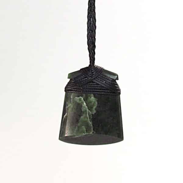 kawakawa, pounamu, taonga, toki (2)