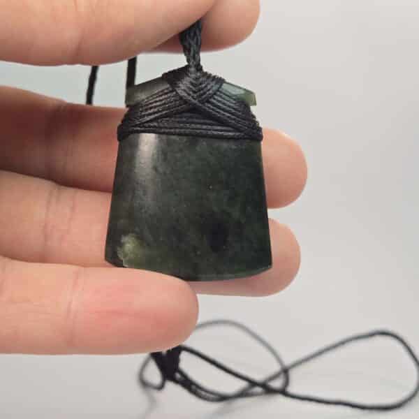 kawakawa, pounamu, taonga, toki (5) kawakawa, pounamu, taonga, toki (5)