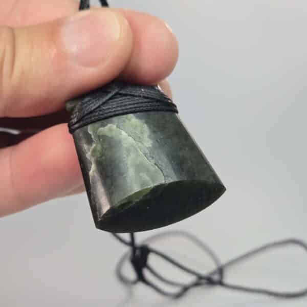 kawakawa, pounamu, taonga, toki (7) kawakawa, pounamu, taonga, toki (7)